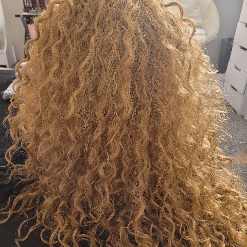Curly wig